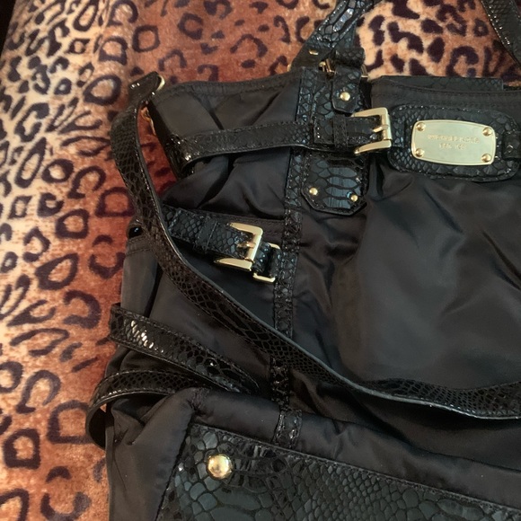 MICHAEL KORS BLACK LEATHER NYLON BAG, EXCELLENT CONDITION. - Picture 4 of 8